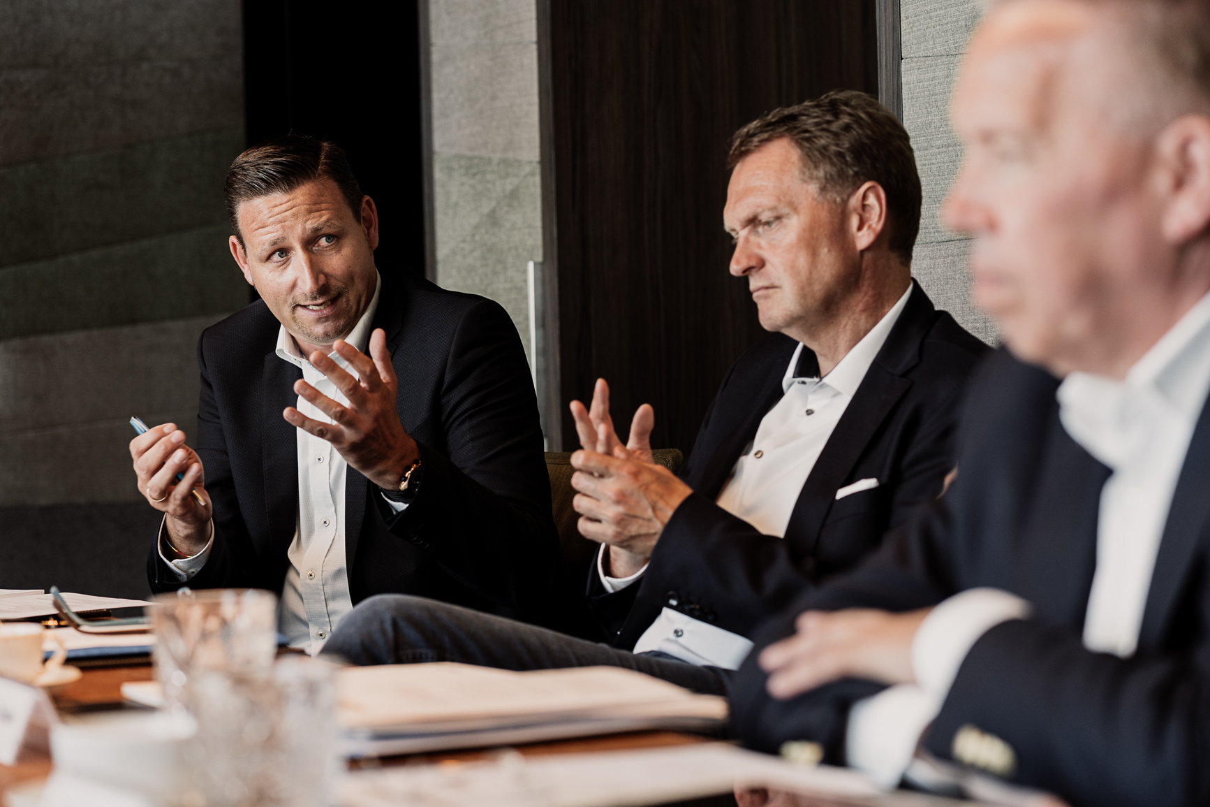 Interview Männer Tisch Hamburg
