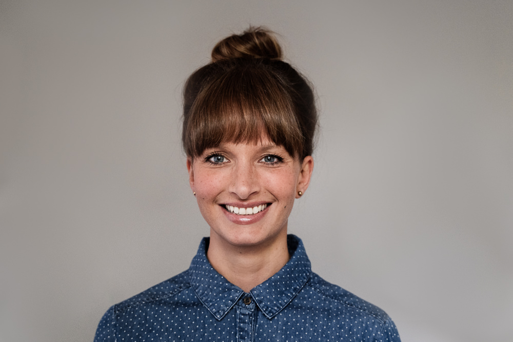 Businessportrait Frau Dutt lächelnd
